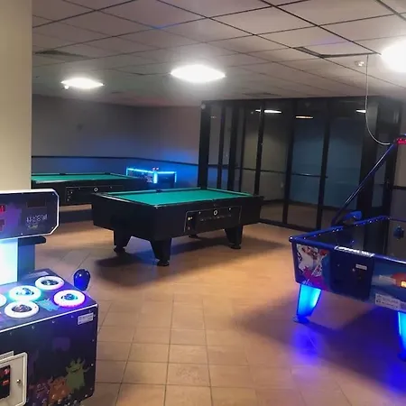 De Zingende Wilg, Heerlijk Met Hottub 別荘 Ewijk