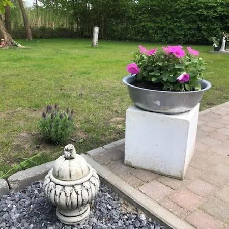 Holiday home De Zingende Wilg, Heerlijk Met Hottub
