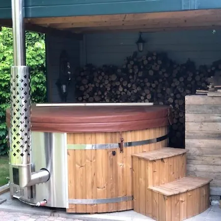 Holiday home De Zingende Wilg, Heerlijk Met Hottub *