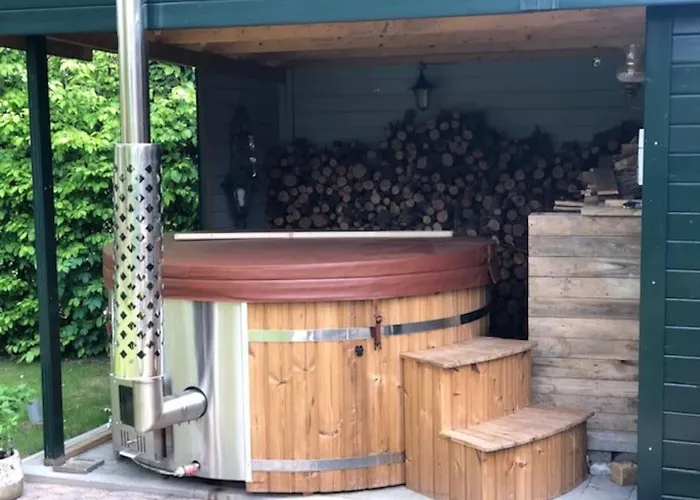 Semesterbostad De Zingende Wilg, Heerlijk Met Hottub *