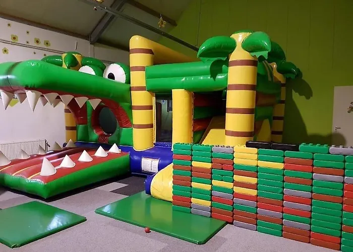 Semesterbostad De Zingende Wilg, Heerlijk Met Hottub Ewijk