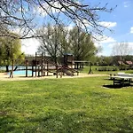 De Zingende Wilg, Heerlijk Met Hottub Tatil Evi Ewijk
