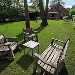 De Zingende Wilg, Heerlijk Met Hottub Tatil Evi Ewijk