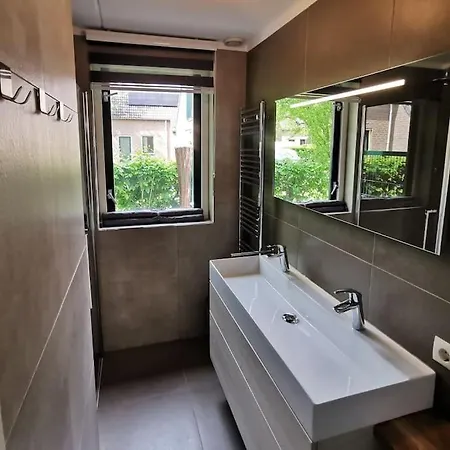 Hébergement de vacances De Zingende Wilg, Heerlijk Met Hottub Ewijk